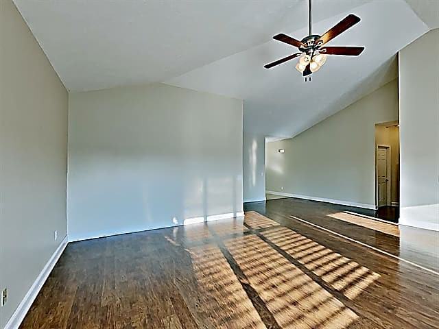 1063 Savannah Ave - Photo 2 of 20