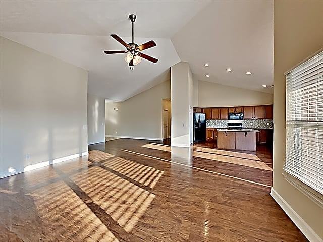 1063 Savannah Ave - Photo 3 of 20