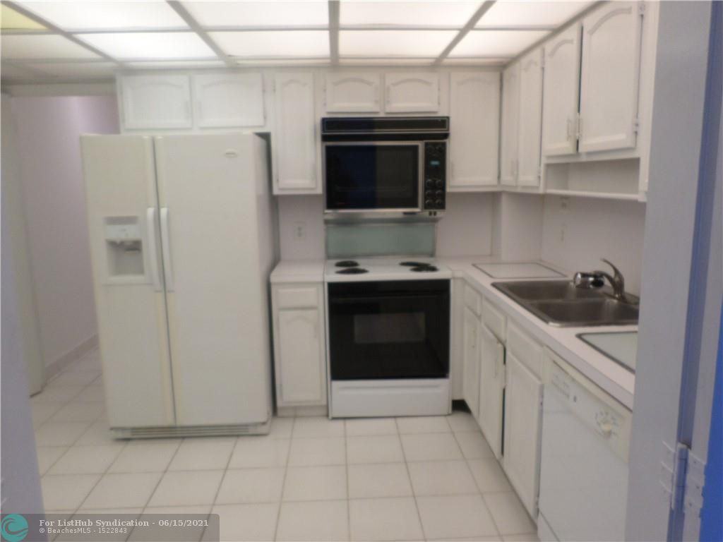 3900 3900 Galt Ocean Dr 1105 - Photo 3 of 10