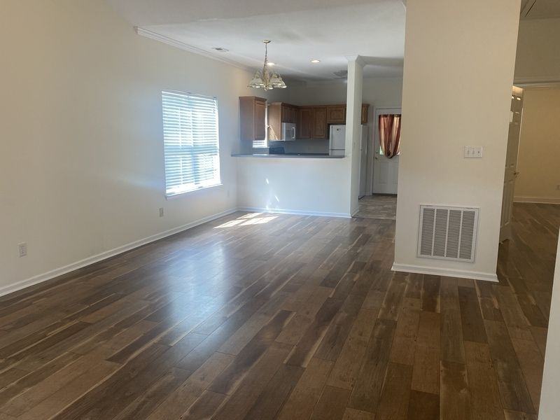 718 Cody Ct - Photo 2 of 17