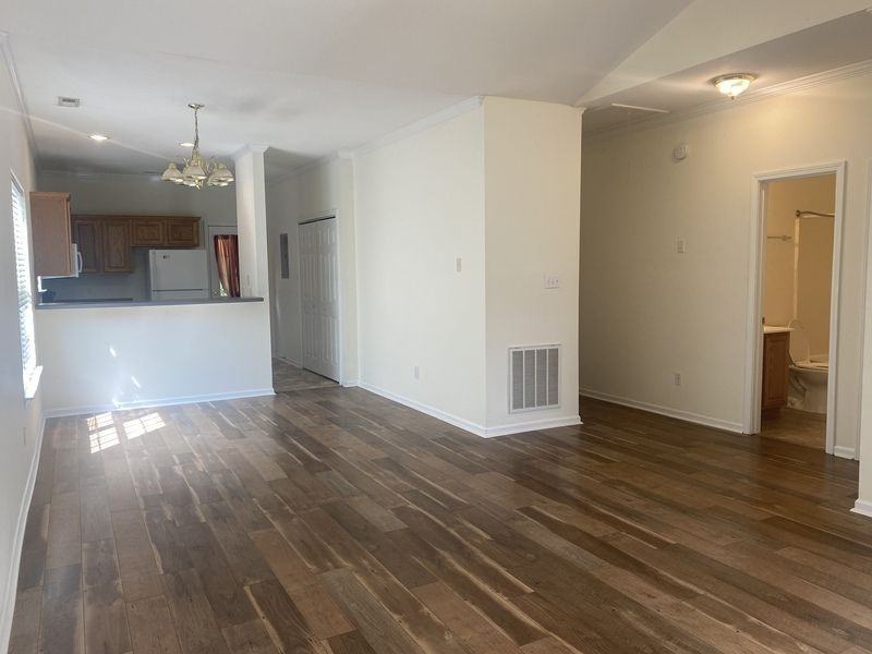 718 Cody Ct - Photo 3 of 17