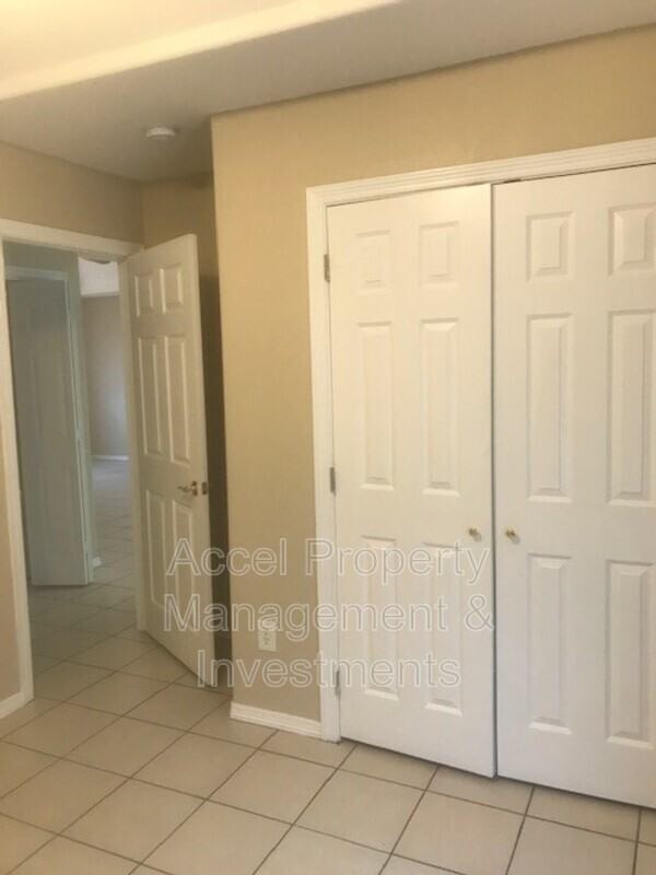 1304 E Quail St #D - Photo 7 of 9