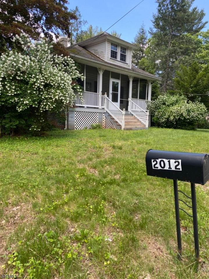 2012 Amwell Rd - Photo 3 of 12