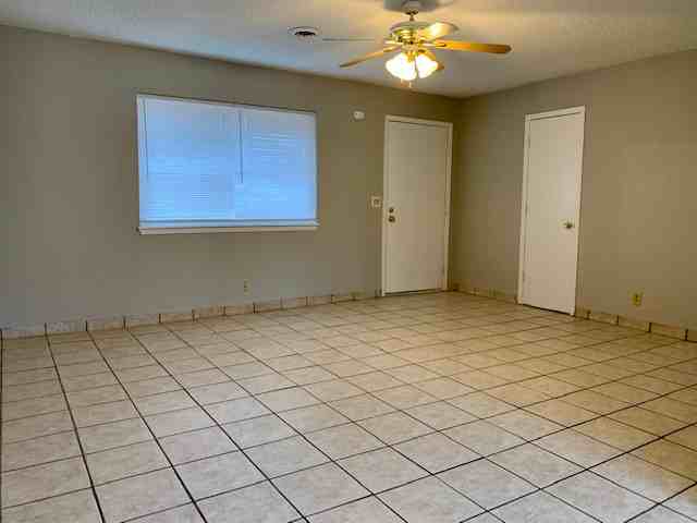 1509 Rolling Oaks Dr #1 - Photo 3 of 15