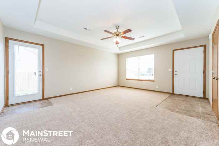 215 Palmer Ct - Photo 3 of 16