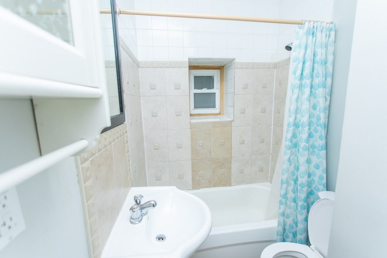682 Bathurst Street - Photo 11