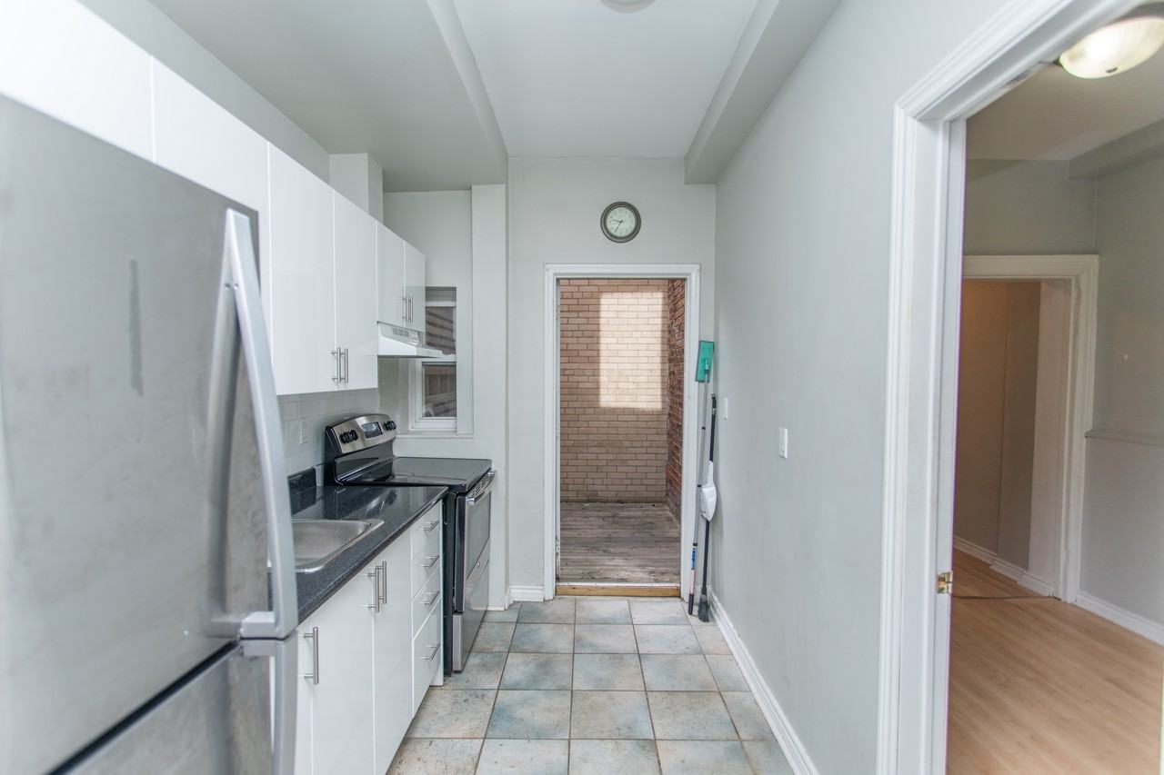 682 Bathurst Street - Photo 12