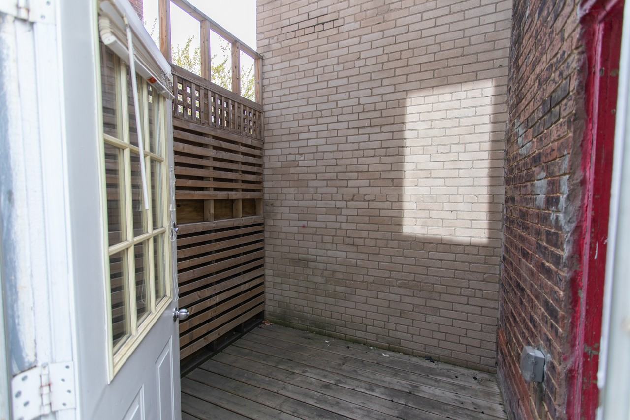 682 Bathurst Street - Photo 19