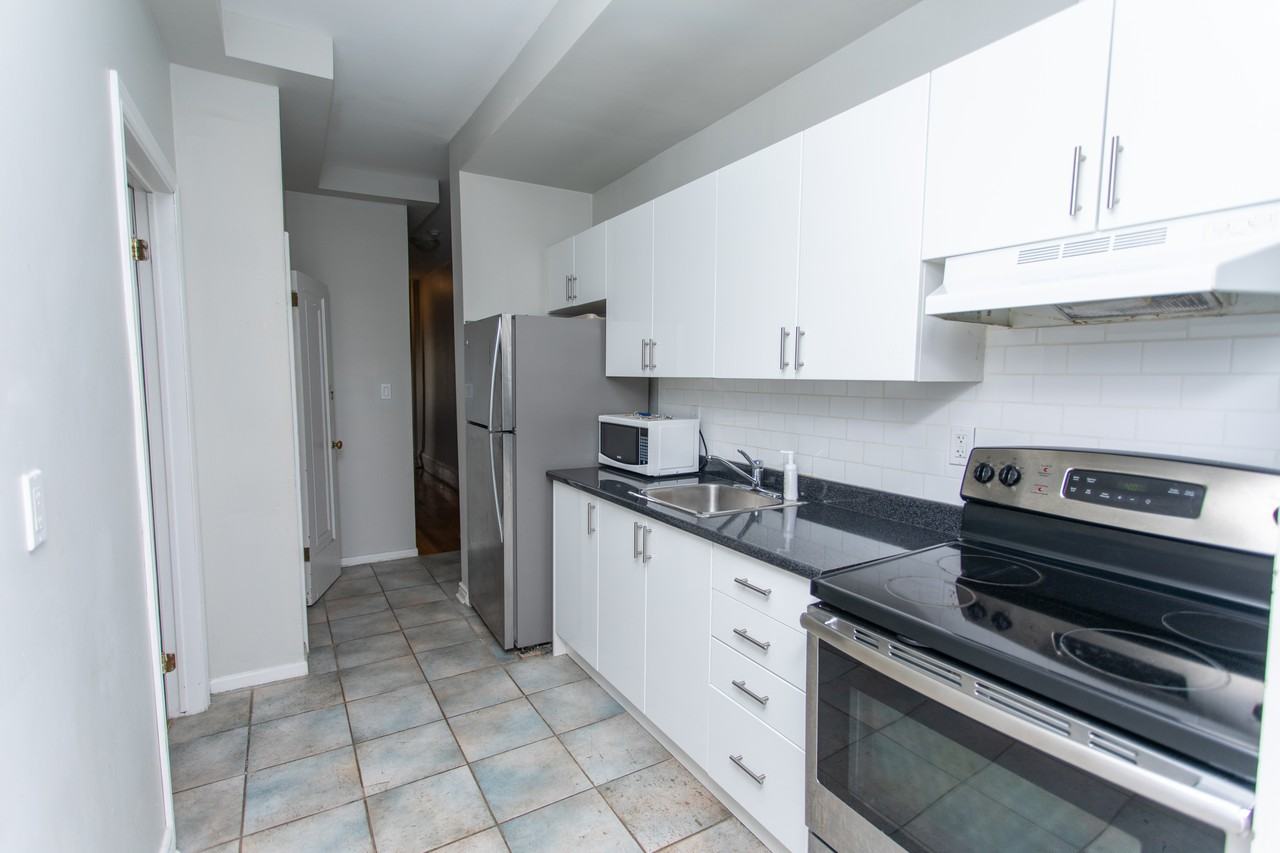 682 Bathurst Street - Photo 21