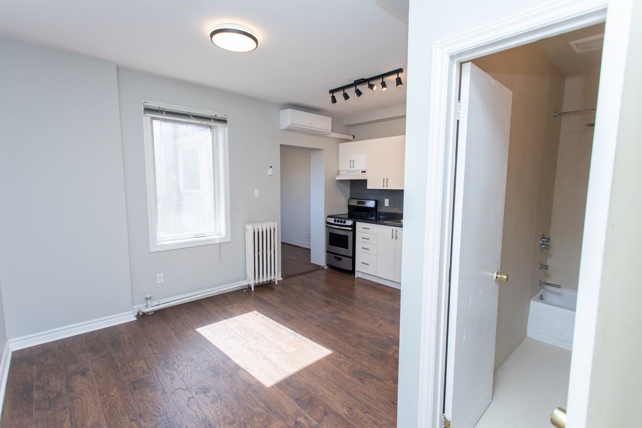 682 Bathurst Street #3 - Photo 5 of 13