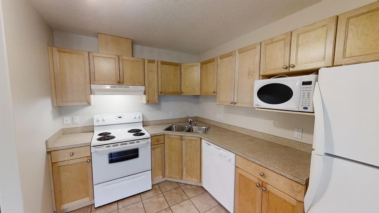 9810 #310 96 Street - Photo 3 of 10