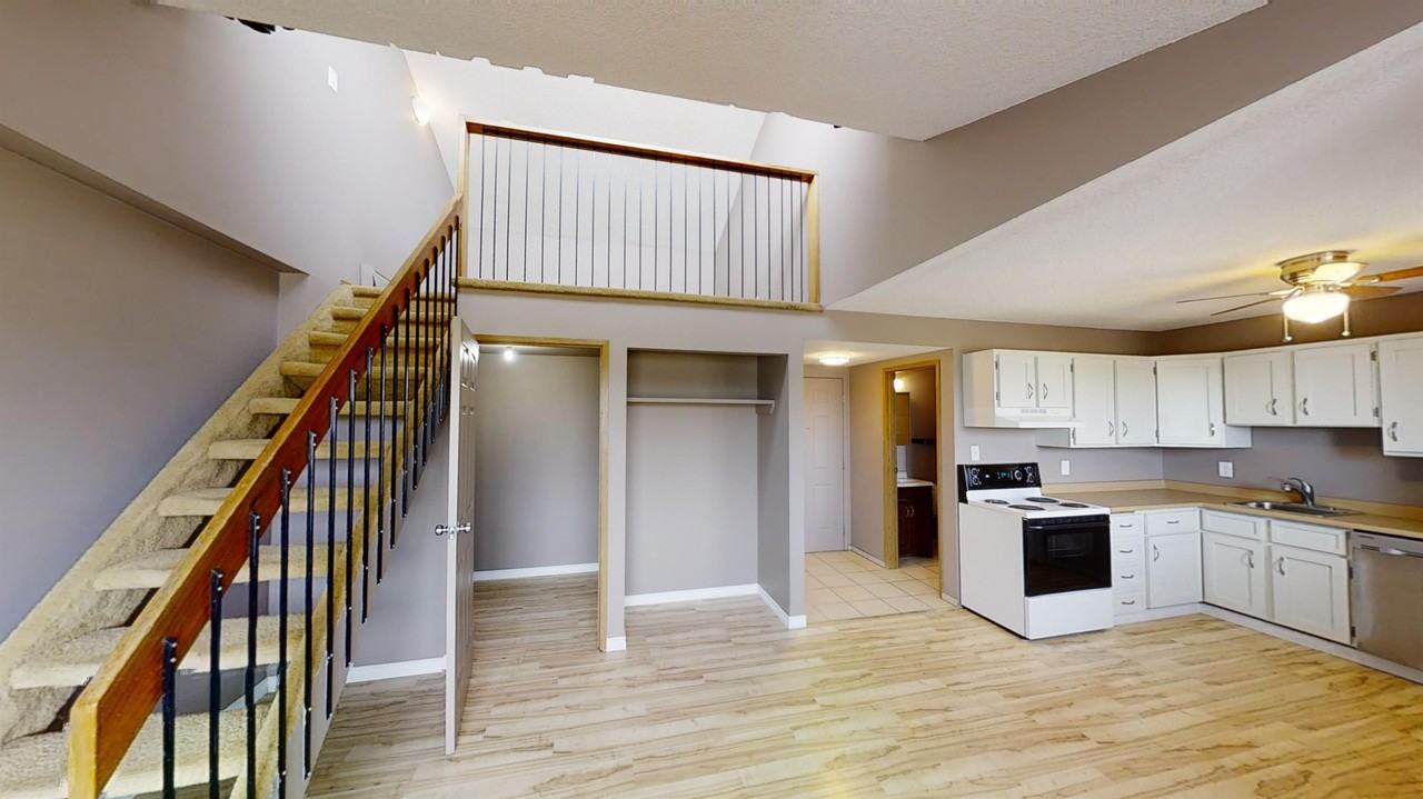 3211, 7201 Poplar Drive - Photo 2 of 8