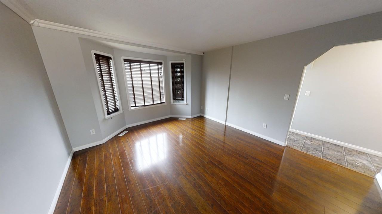 10106 98A Street - Photo 3 of 19