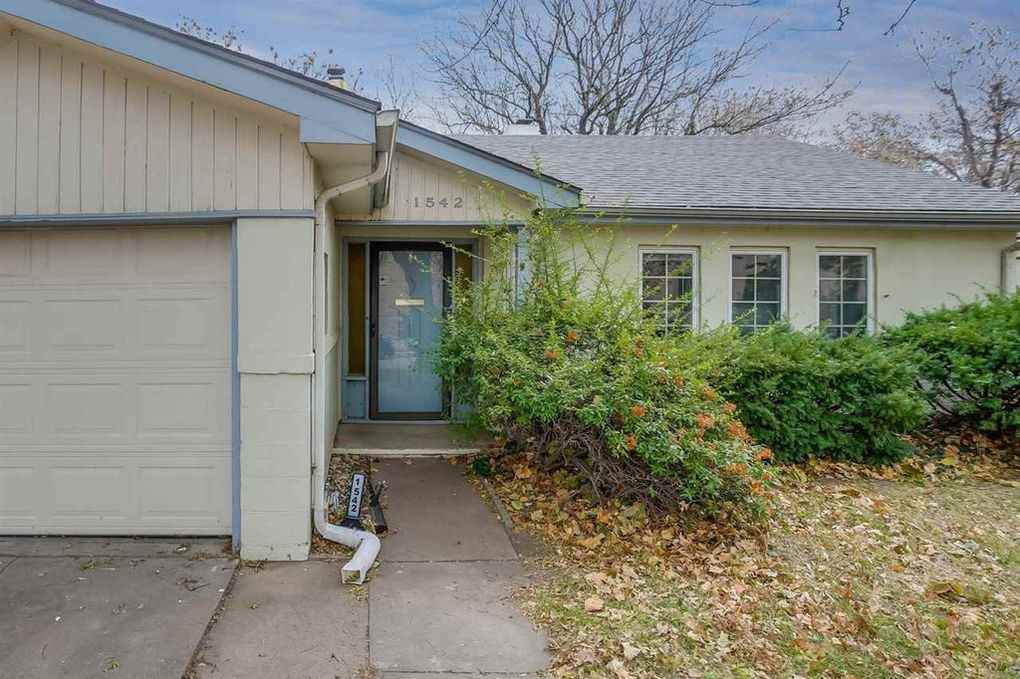 1542 N Salina Ave #1 - Photo 2 of 21