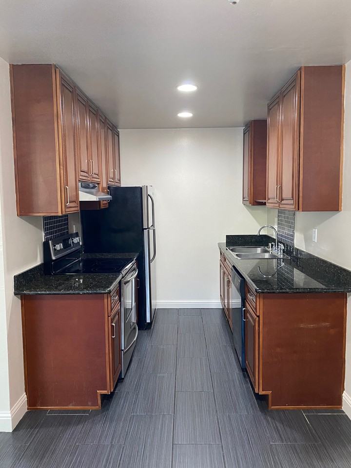 350 Perkins St #208 - Photo 7 of 23