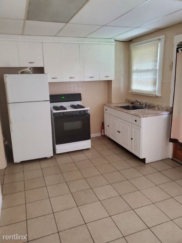 829 Vankirk St - Photo 2 of 6