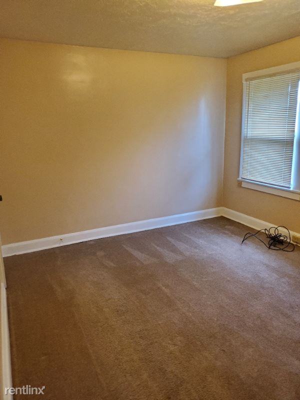 829 Vankirk St - Photo 3 of 6