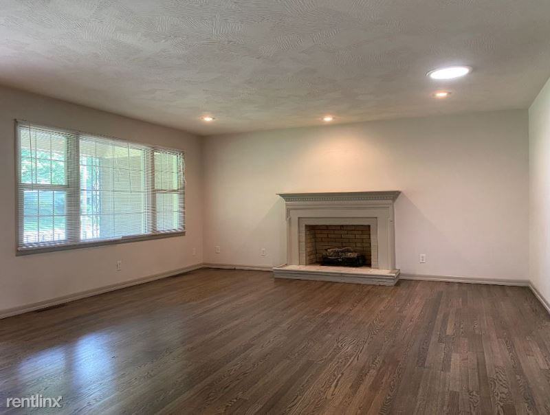 1054 E Kingsbury St - Photo 3 of 16