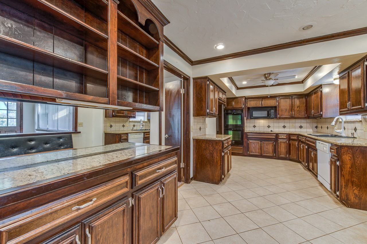 8716 Candlewood Dr - Photo 2 of 19