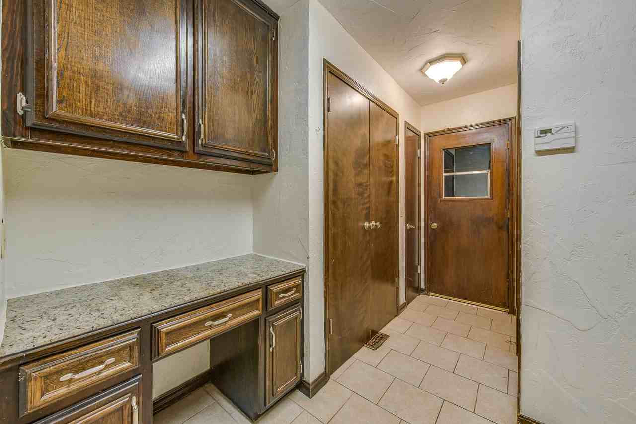 8716 Candlewood Dr - Photo 5 of 19