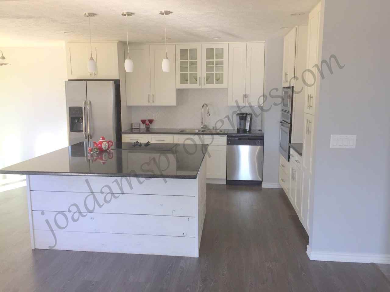 716 Ridgewood Dr - Photo 2 of 25