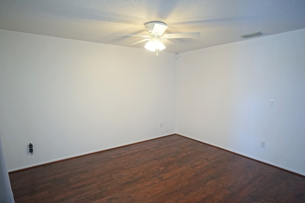 13801 Vanderbilt Rd - Photo 2 of 24