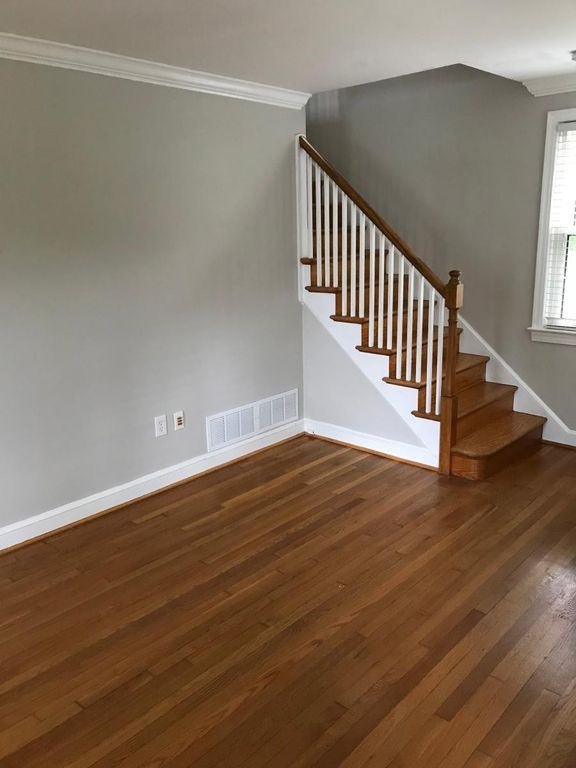 329 N Greenbrier St - Photo 2 of 13