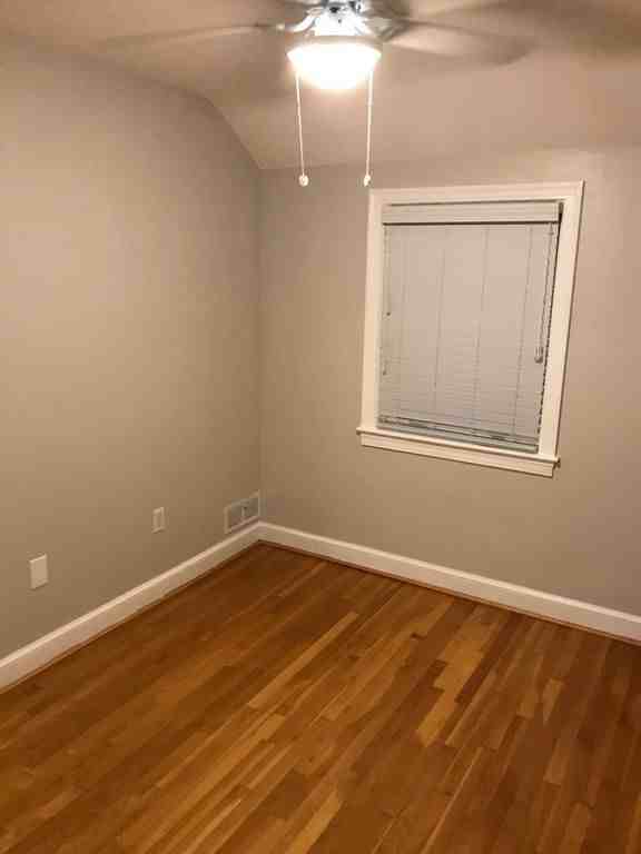 329 N Greenbrier St - Photo 3 of 13