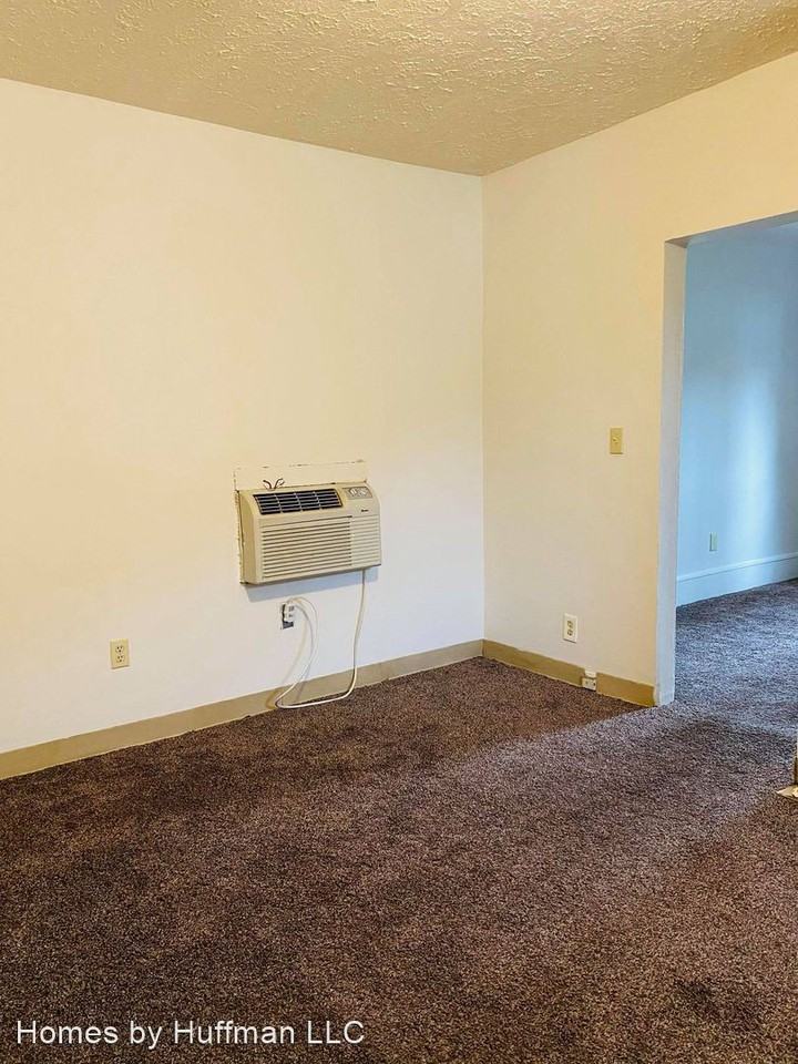 1322 E Illinois St - Photo 2 of 7