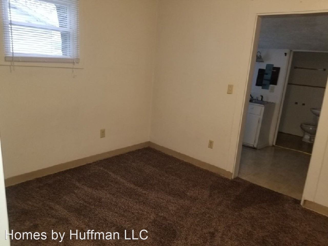 1322 E Illinois St - Photo 3 of 7