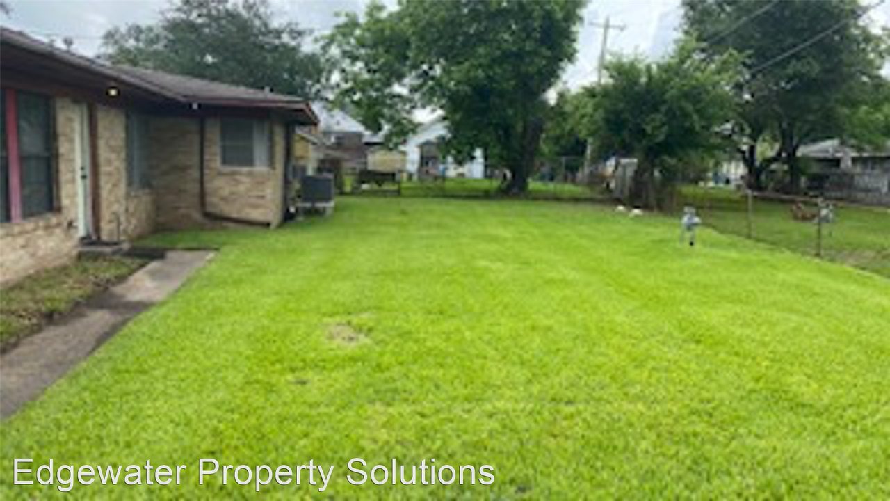 721 20th Ave N - Photo 3 of 3