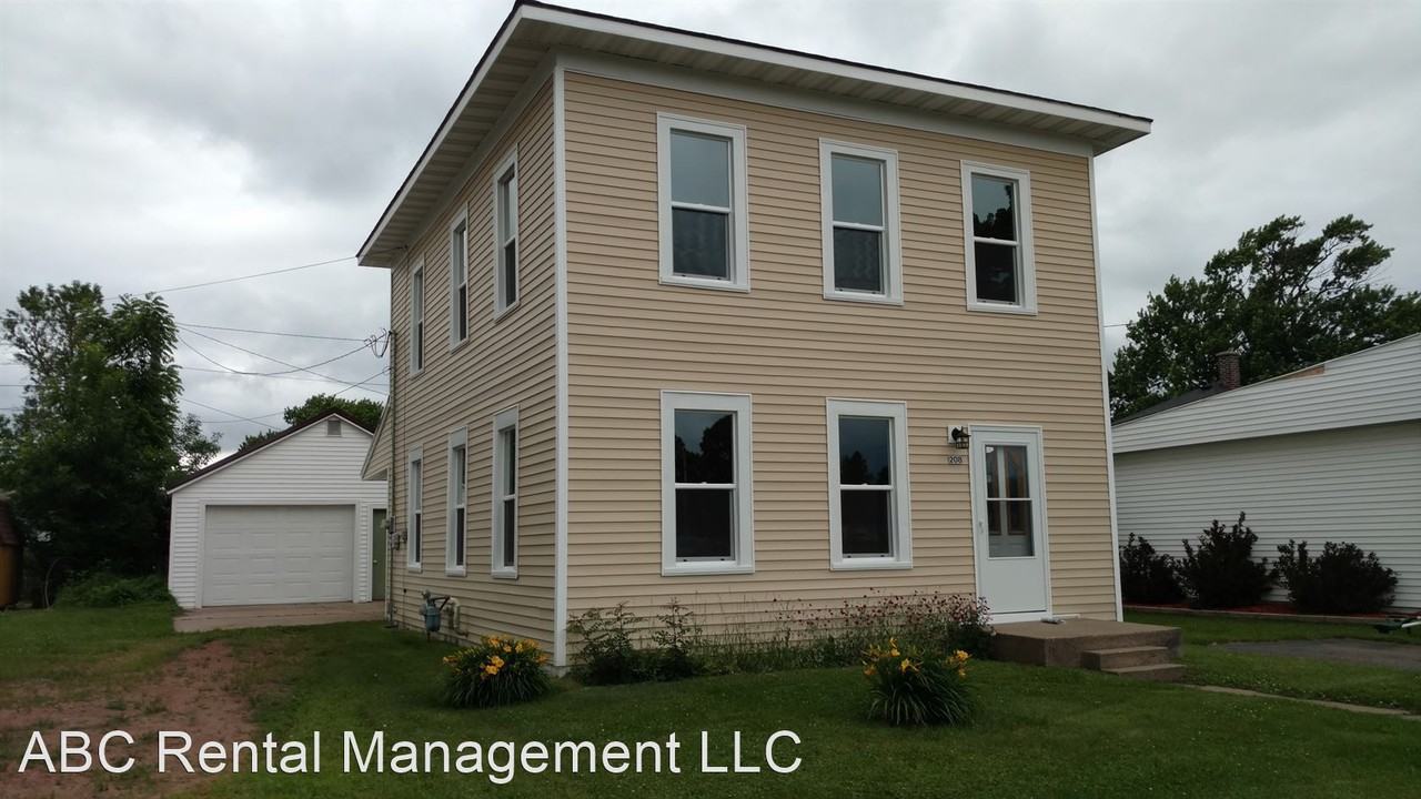 208 Blaine St - Photo 2 of 13