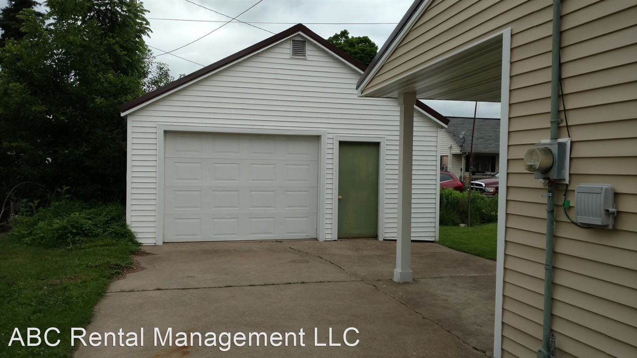 208 Blaine St - Photo 3 of 13