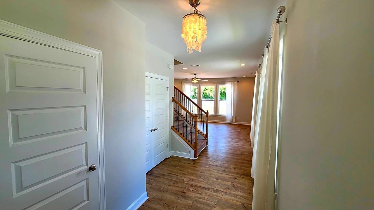 615 Woods Rd - Photo 3 of 31