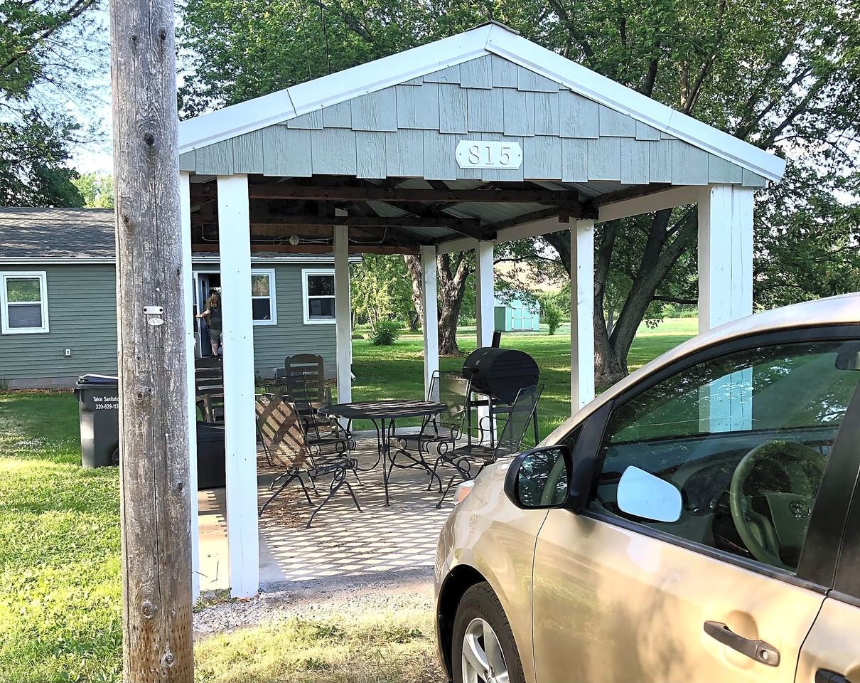 815 W 2nd St - Photo 3 of 12