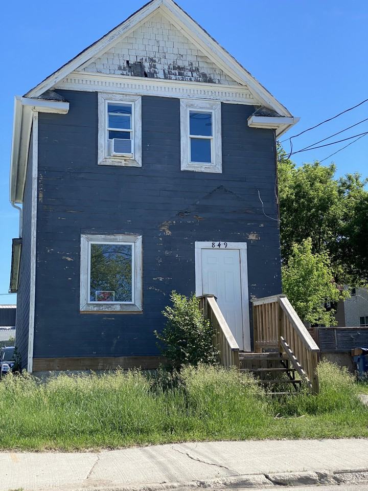 849 Alexander Ave 1, Winnipeg, MB R3E 1J7 3 Bedroom Apartment for