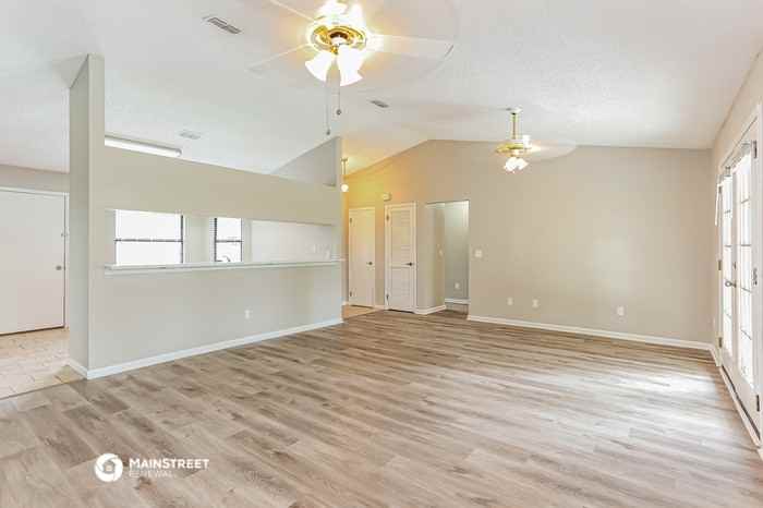 140 Devoe St - Photo 3 of 16