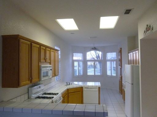 8033 Steamboat Ln - Photo 3 of 12