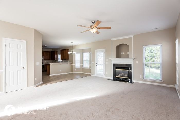 10209 Fairbourne Ct - Photo 3 of 16