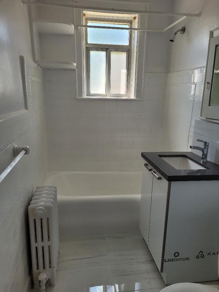 2010 Bloor Street West - Photo 2 of 4