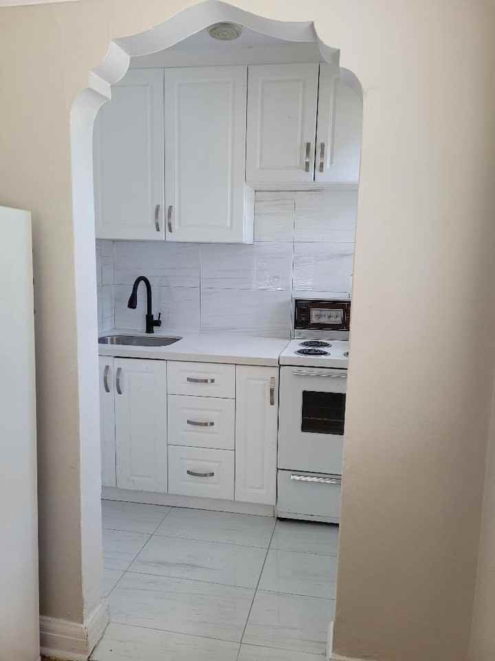 2010 Bloor Street West - Photo 3 of 4