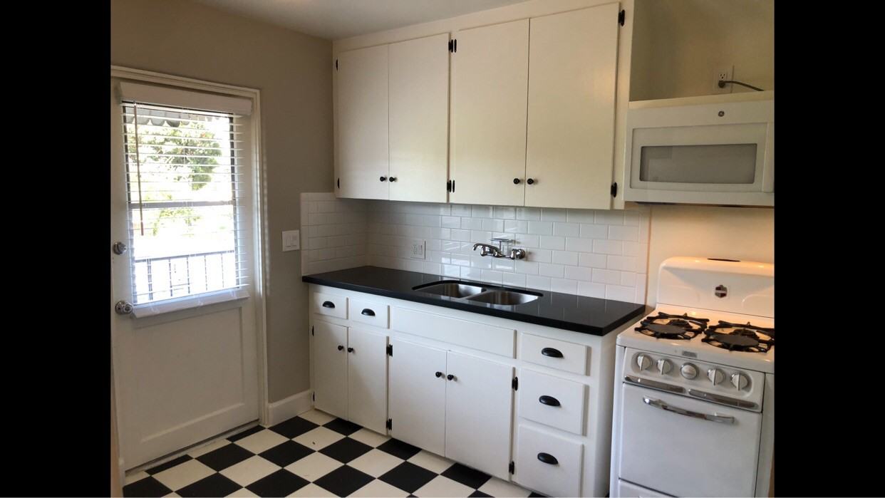150 N Berkeley Ave #B - Photo 2 of 33