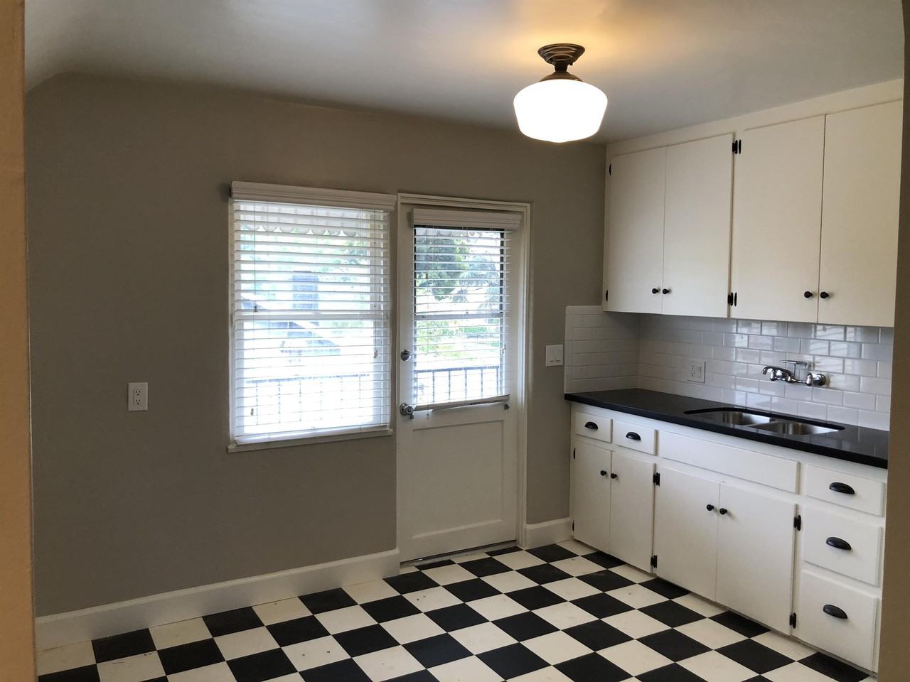 150 N Berkeley Ave #B - Photo 3 of 33