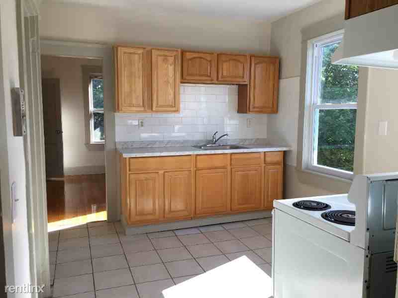 261 Chandler St - Photo 2 of 13