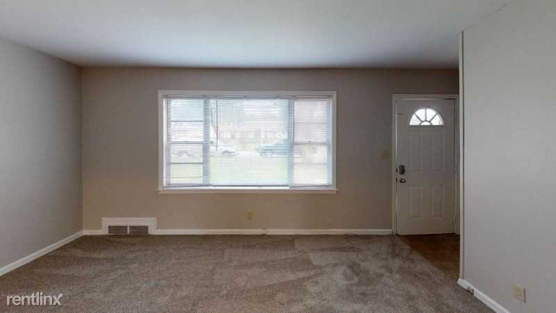 513 S Central St - Photo 2 of 9