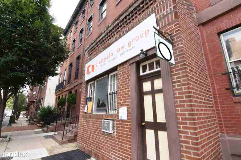 319 319 S 12th St 1R - Photo 2 of 8