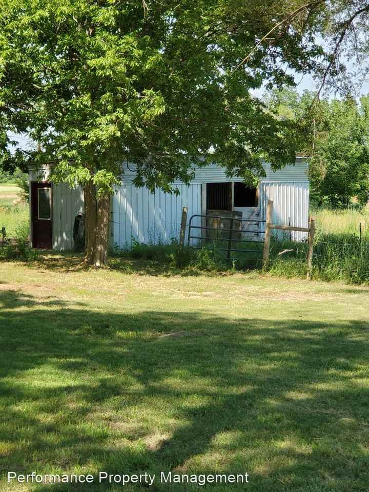 9020 W Denton Rd - Photo 3 of 18