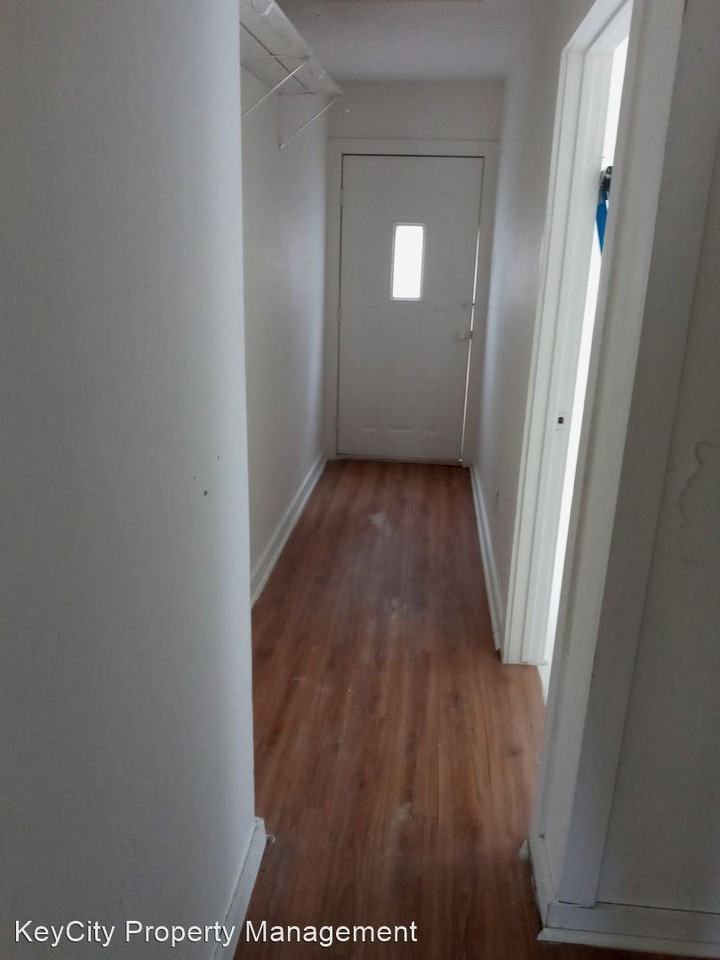 1501 Marshall St - Photo 3 of 8