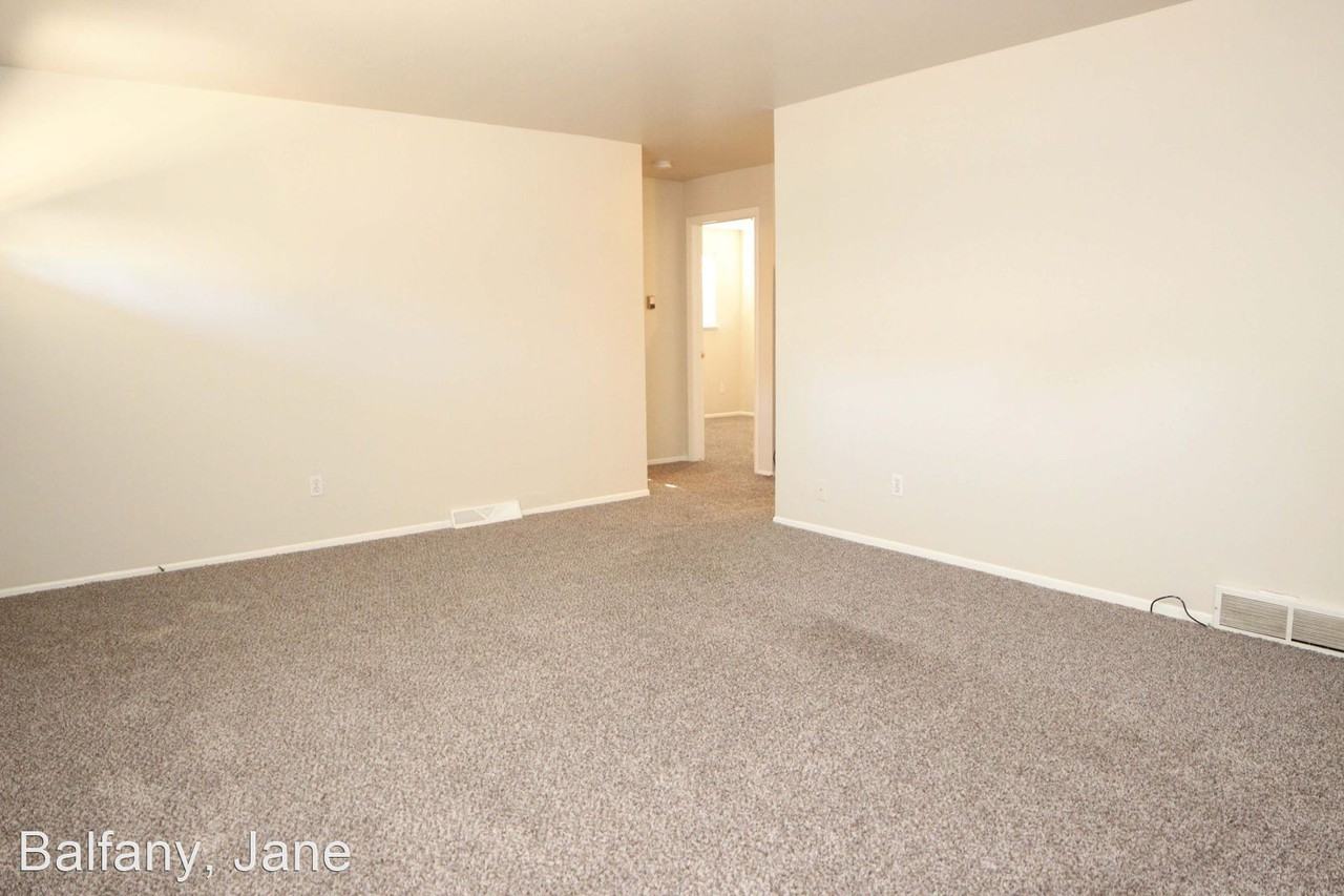 616 N Frey - Photo 2 of 10