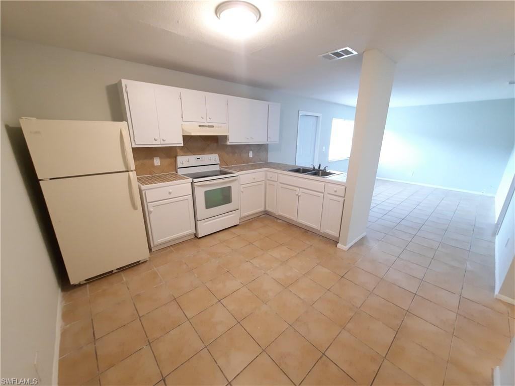 198 Charlotte Ave - Photo 3 of 14